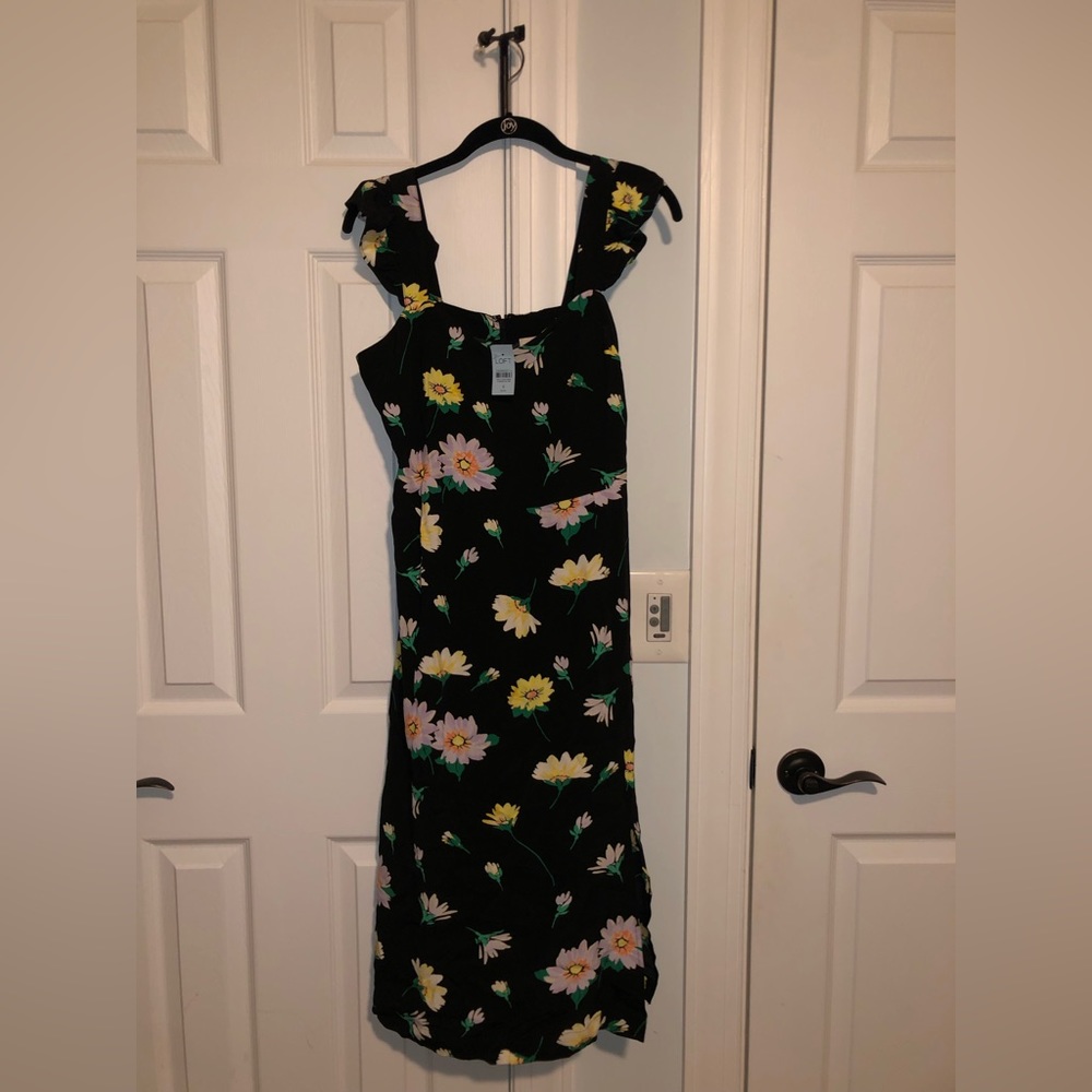 LOFT NWT NEVER WORN Black Floral Dress; Size 6P; great for day out on the town!